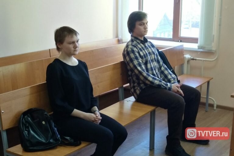 Парень, утопивший котёнка на видео, теперь боится за свою жизнь и ходит в бронежилете Парень, утопивший котёнка на видео, теперь боится за свою жизнь и ходит в бронежилете