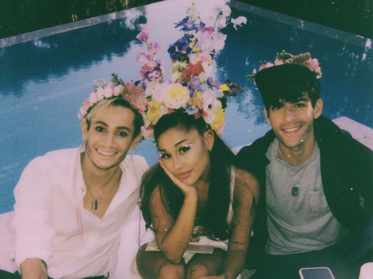 Ариана Гранде отметила день рождения в стиле хоррора "Солнцестояние" Звезды,Новости о звездах