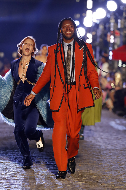 Vogue отпраздновал 130 лет масштабным праздником. Были все: Ирина Шейк, Канье Уэст, Джиджи Хадид, Михаил Барышников, Бруклин Бекхэм и Никола Пельтц Новости моды