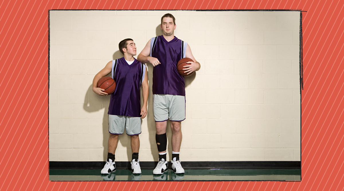 Почему в английском низкого человека называют странным словом "munchkin"?