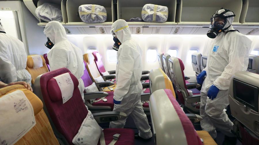 Дезинфекция пассажирского самолета одной из таиландских авиакомпаний