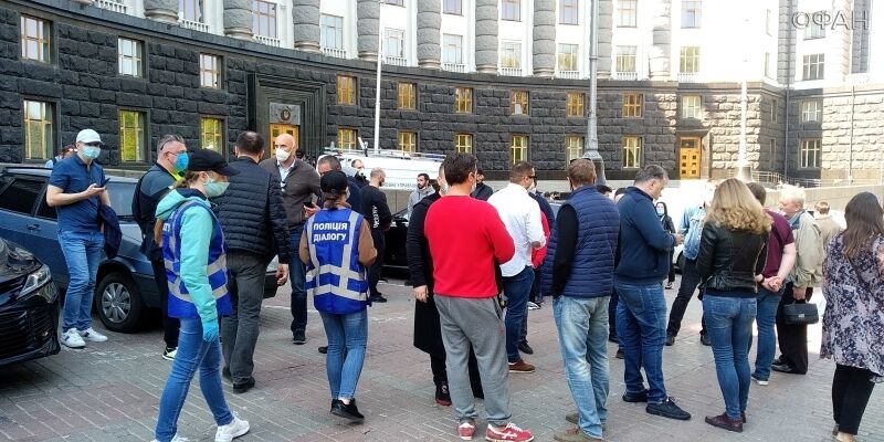 Полиция в Киеве защитила кабинет министров от разъяренных предпринимателей