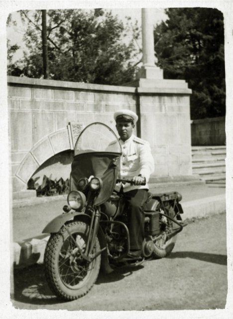 Офицер милиции на мотоцикле "Harley-Davidson", г.Сочи 1947 г. история, люди, мир, фото
