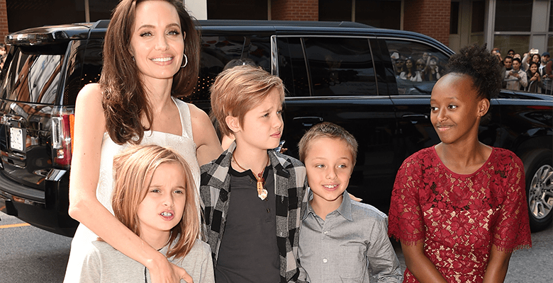 Анджелина Джоли просит детей шпионить за Брэдом Питтом