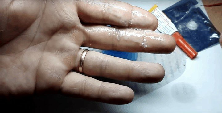 Как быстро и просто очистить руки от супер-клея. Четыре доступных и эффективных способа