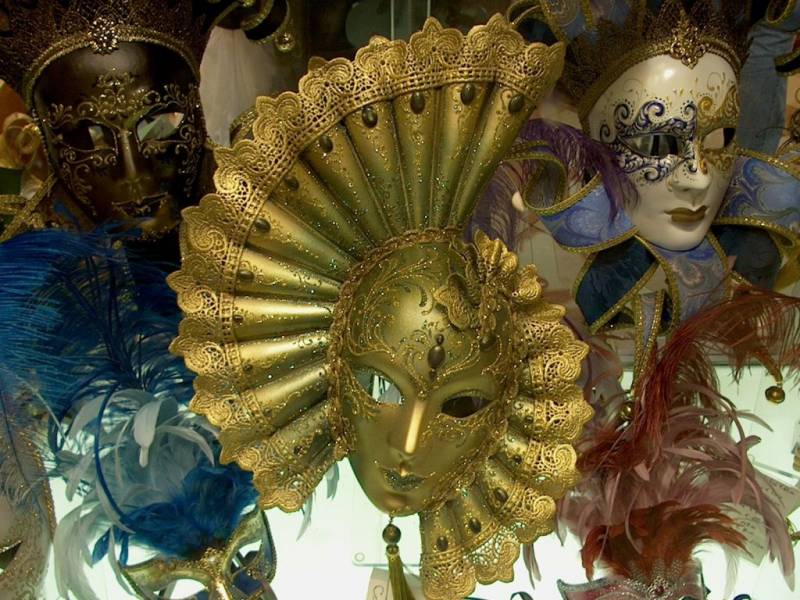 «У нас самообслуживание»: кости, руны, Таро и кофе 