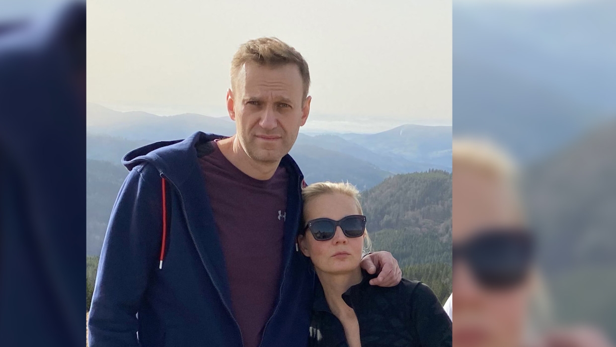 Навальный жил в москве. Вилла Навального в Германии. Навальная отдыхает с Христо. Жена Навального на отдыхе с мужиком. Навальный на отдыхе.