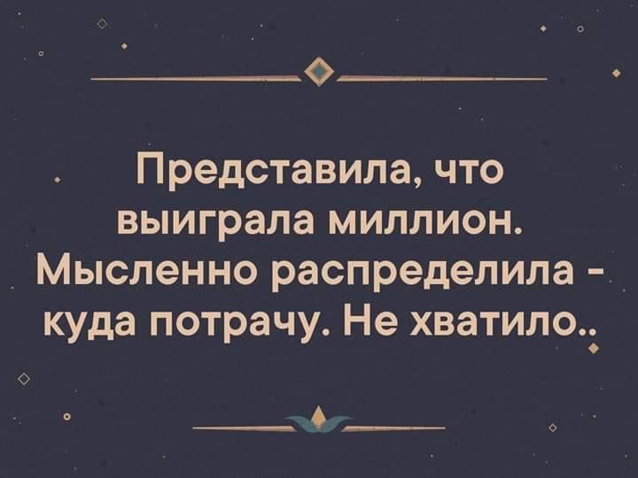 Лежит девушка на песочке, греется, мажет свое тело кремом для загара...