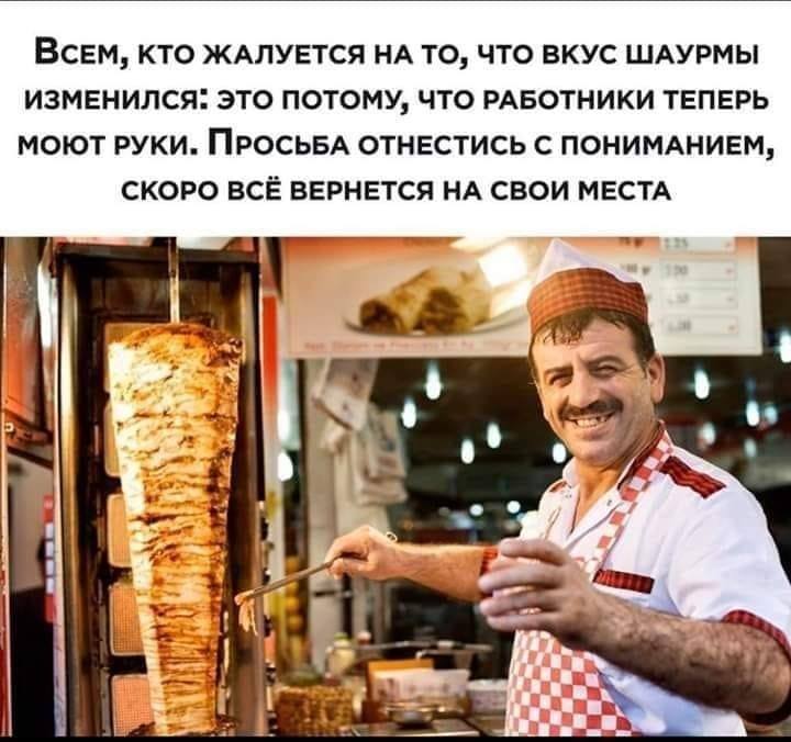 Бабка и дед смотрят телевизор. Идет передача 