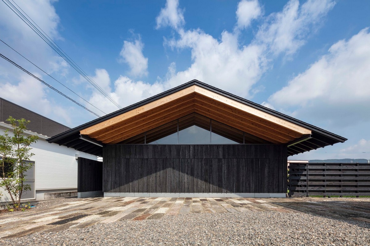 Обугленный дом выходного дня в Японии