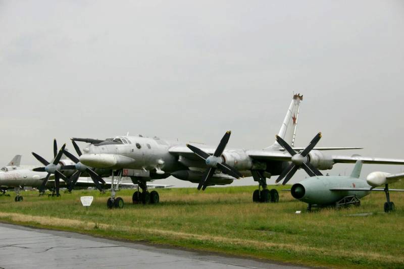 70 лет на службе: Медведь против Орла ввс