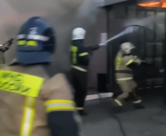 Появилось видео тушения пожара на рынке в Рязани