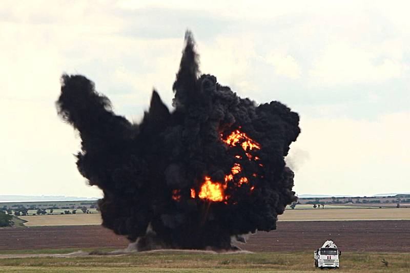 Разрабатывается новый пиротехнический автомобиль для МЧС оружие,респ,Крым [1434425]