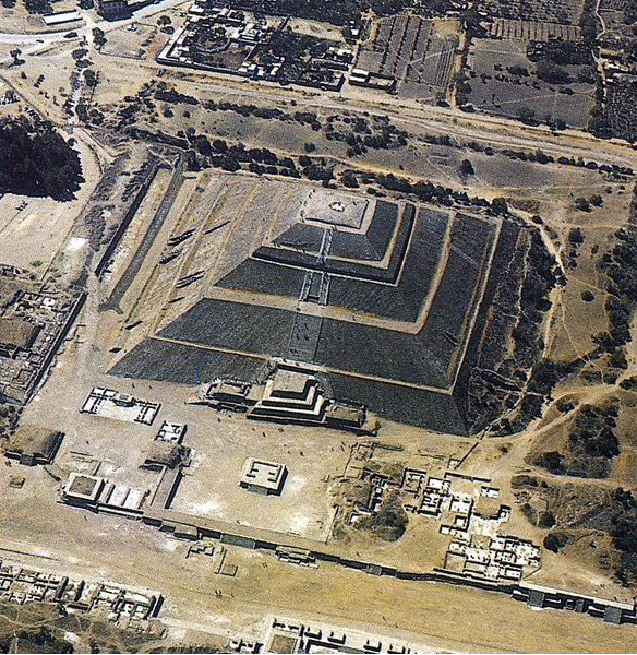 Пирамида Солнца. Изображение взято с сайта: https://www.indiansworld.org/teotihuacan_city.html#.YnvL4C96BpQ