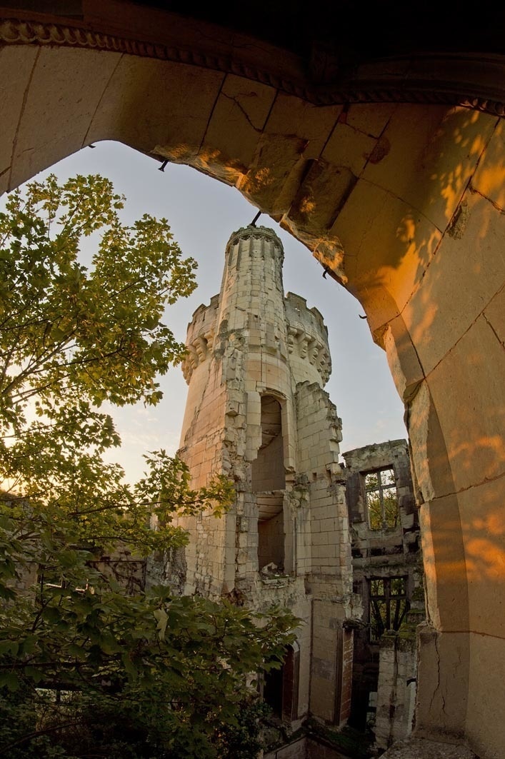 Este-Castillo-olvidado-fue-abandonado-despues-de-un-terrible-incendio-en-1932-07