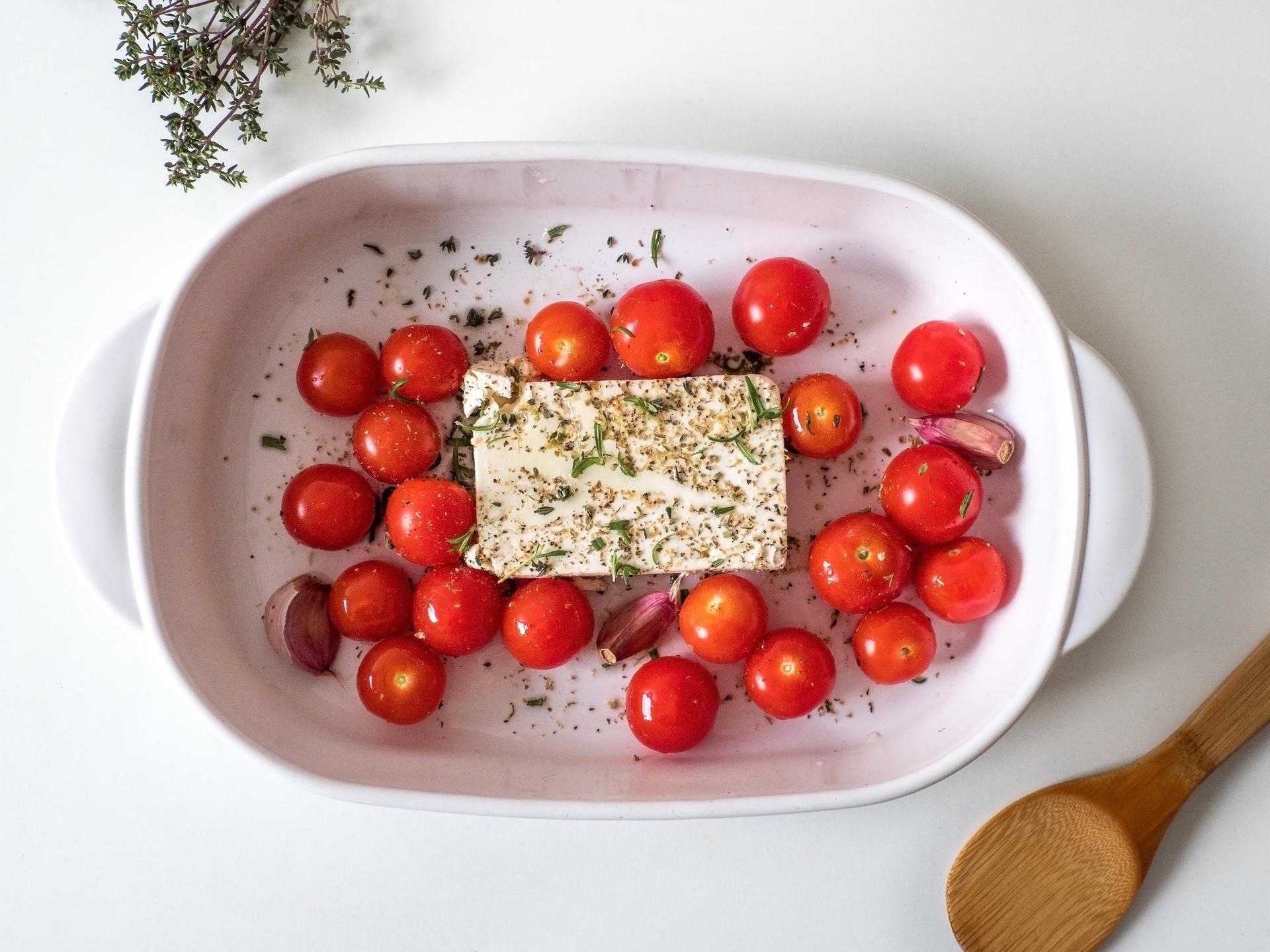 There is a pasta with Cherry Tomatoes and Basil leaves in colored Hemp