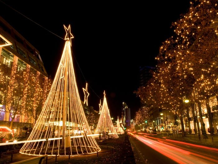 Рождественские украшения в разных городах мира более, каждый, рождественских, время, огней, город, чтобы, Фестиваль, полностью, ярмарка, которые, проводится, также, города, площади, посетителей, Balocchi, всему, Иллинойс, фестиваль