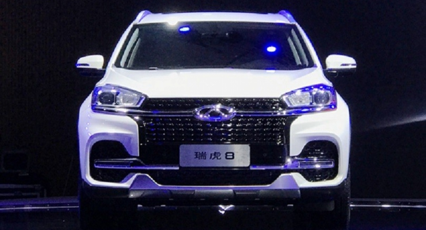 Chery Tiggo 8 снова обновился, сменив салон и коробку передач