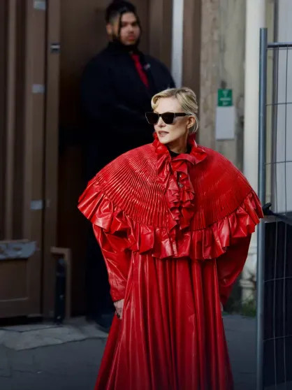 Рената Литвинова выгуляла модные образы на показах в Париже ЛитвиноваРената, Рената, Литвинова, подиум, актриса, вышла, чёрном, Riches, Enfants, Gaultier, Demeulemeester, пришла, рамках, Недели, показе, ранее, Chanel, принадлежит, Chloe, Schiaparelli