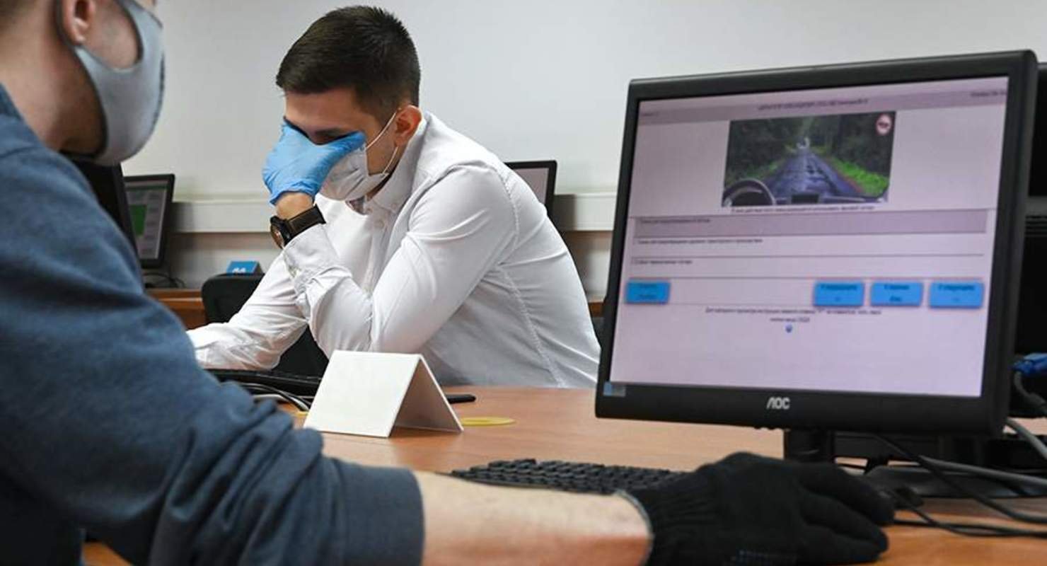 В МВД предложили глушить мобильные телефоны при сдаче экзаменов на водительские права