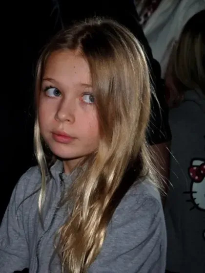 Вера Брежнева показала редкие фото со старшей дочерью по случаю её 25-летия Брежнева, дочерьюСоня, КиперманВера, дочерьюВера, Меладзе, замуж, Брежневой, вышла, удочерил, Михаила, вскоре, России, уехали, супруги, олигарха, Константина, фамилию, через, Киперманом, Кипермана