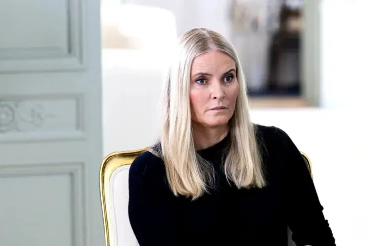 Норвежская кронпринцесса дала 