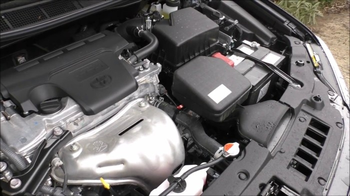 Поперечное расположение атмосферного 4-цилиндрового мотора на Toyota Camry. | Фото: youtube.com.