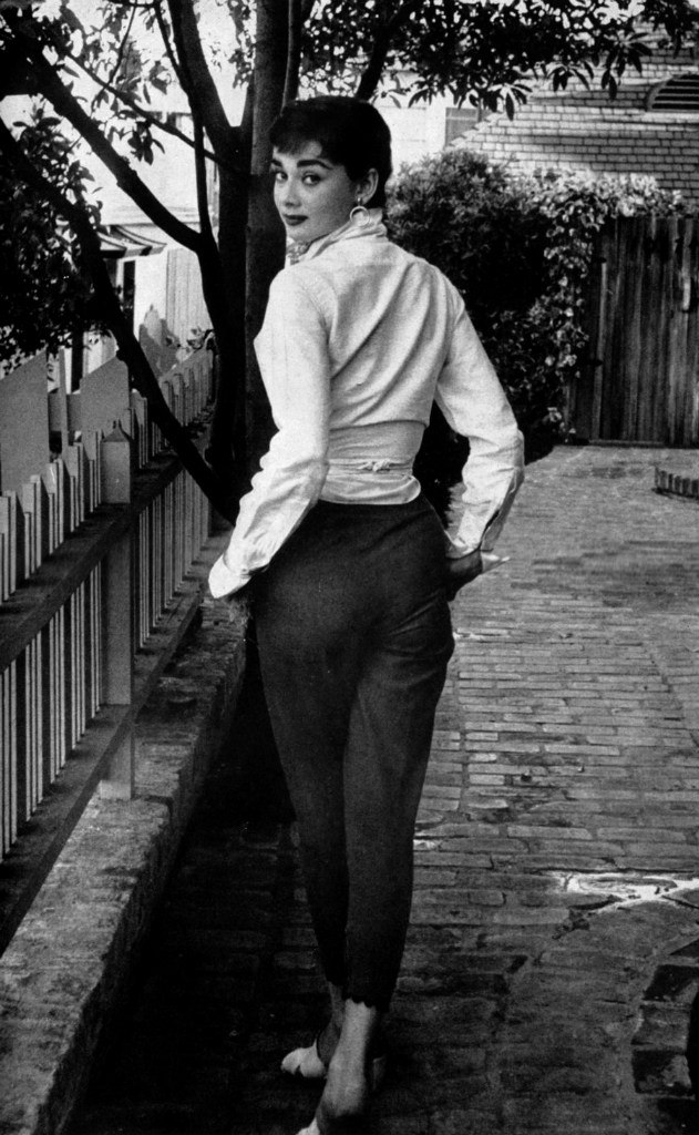 Одри Хепбёрн в объективе фотографа Марка Шоу, 1953 год. Одри Хепбёрн в объективе фотографа Марка Шоу, 1953 год.