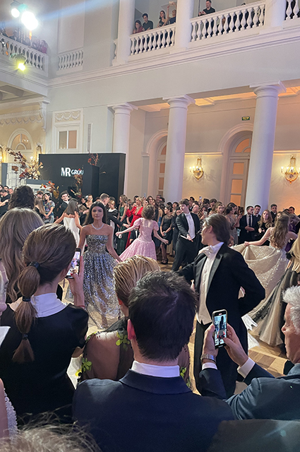 Юбилейный Бал дебютанток Tatler прошел в формате COVID-free, но без масок — и это никого не напугало Новости