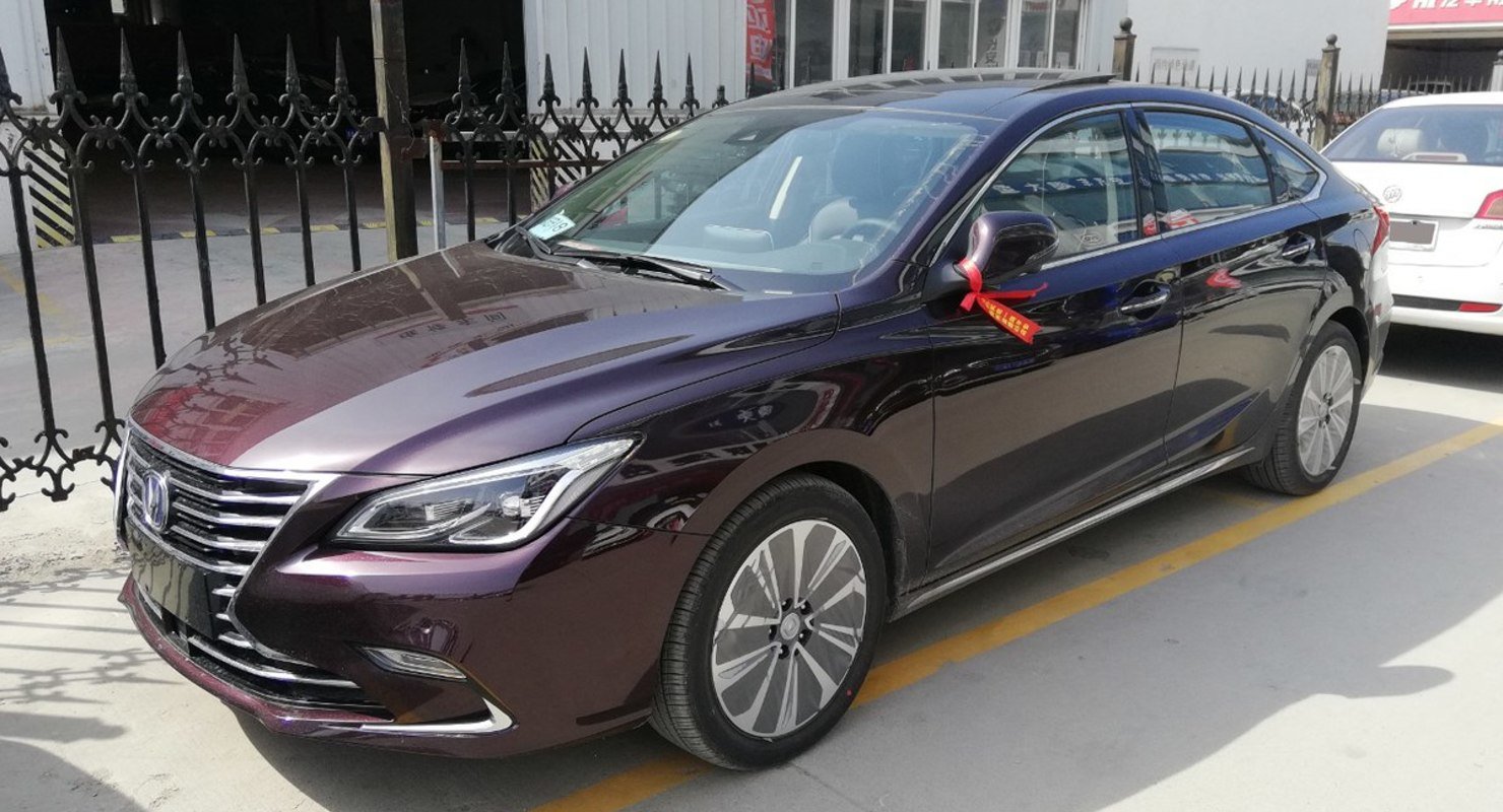 Стильный и молодежный седан Changan Raeton CC