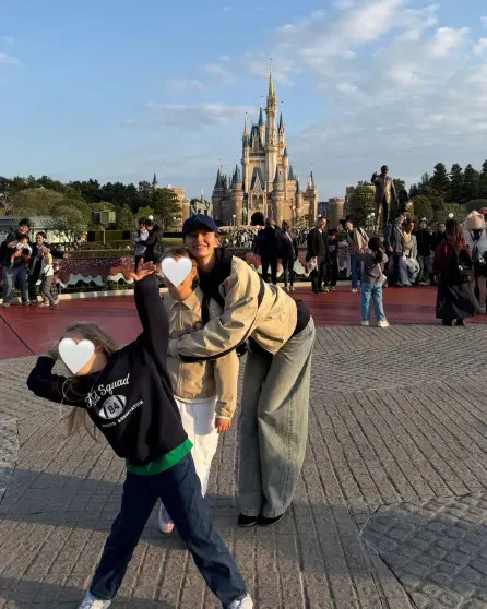 Круизы, бикини и выставки: где и как отдыхают Ксения Собчак, Кристина Романова с детьми, Виктория Лопырёва, Екатерина Климова и жена миллионера Инесса Шевчук Мухина, Ирина, дочерьюЕкатерина, Елена, Самойлова, Шевчук, Климова, Бондаренко, дочерьми, гуляет, Доронина, Инессы, Ксения, ШевчукФото, Кристина, Романова, ШевчукИнесса, Оксана, Расковалова, РомановаКристина