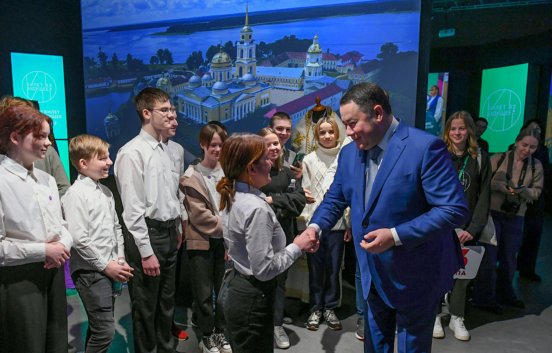 Игорь Руденя встретился с участниками фестиваля по профориентации школьников «Билет в будущее»