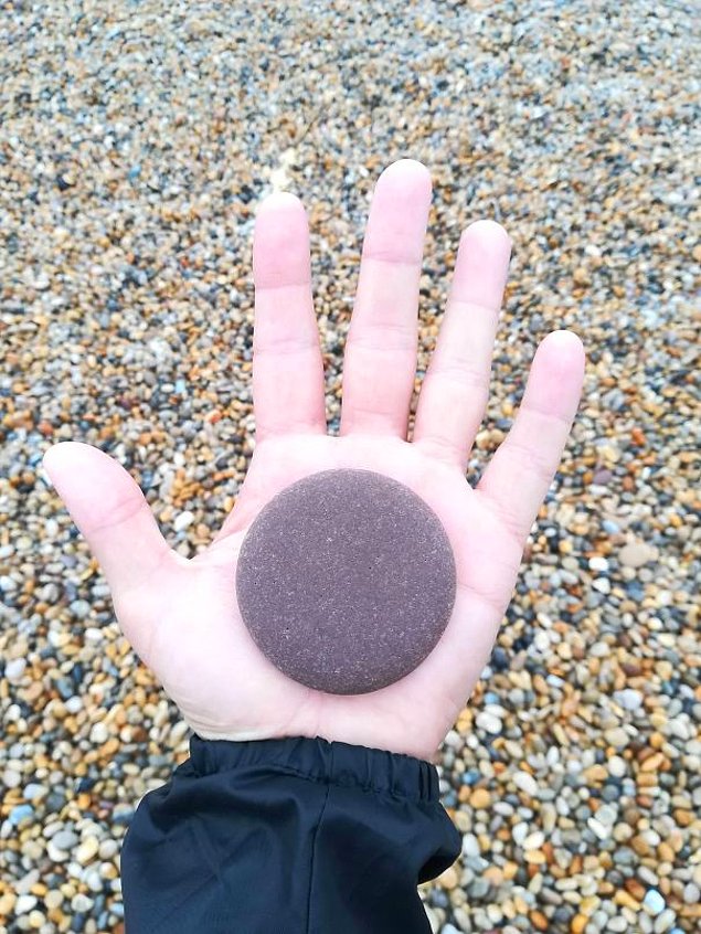 "Я нашел крутейший камень на пляже".