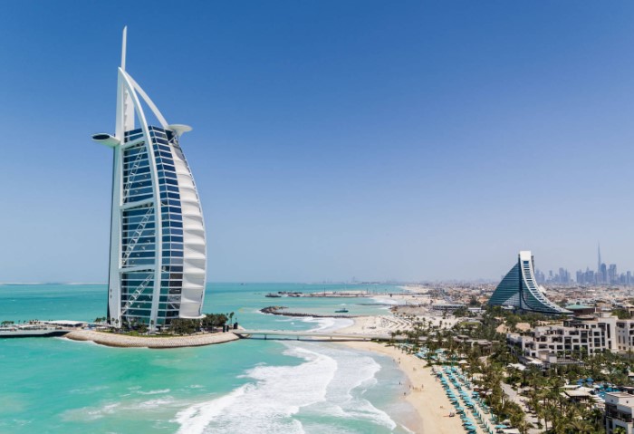 Гостиница международного класса в виде паруса «Бурдж-эль-Араб» (Burj al Arab) / Фото: cdn.jumeirah.com Гостиница международного класса в виде паруса «Бурдж-эль-Араб» (Burj al Arab) / Фото: cdn.jumeirah.com