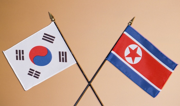 Флаги Северной и Южной Кореи.