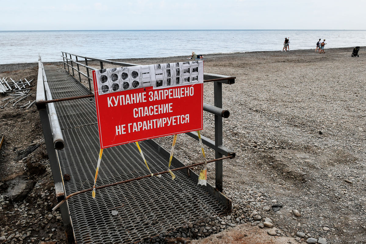 Из-за аварии в Крыму ввели запрет на купание на пляжах от Ореанды до Фороса