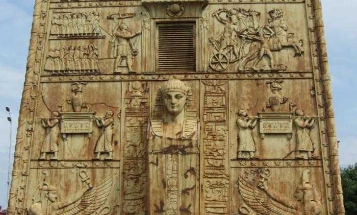 Египетские (Кузьминские) ворота, Архитектор Менелас А. А
