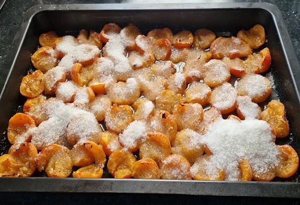 Этот метод готовки варенья из абрикосов удивит даже бывалых хозяек: варенье в духовке — рецепт простой и быстрый абрикосов, варенье, духовке, время, минут, фруктов, варенья, можно, сахара, противень, абрикосового, духовку, после, сахаром, абрикосы, рецепт, половинки, косточки, вентиляции, попробовать