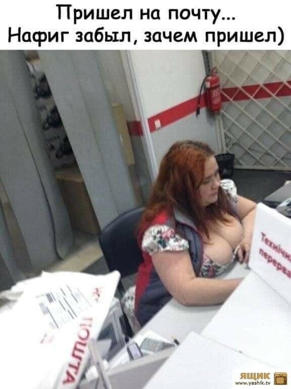 Группа мужчин обмениваются своими мнениями относительно женщин..