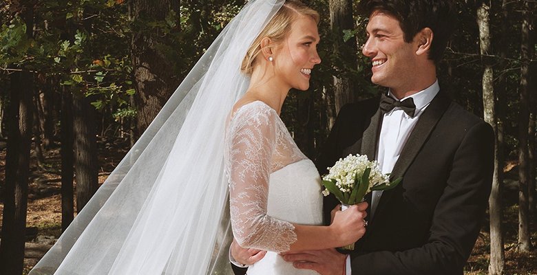 Карли Клосс вышла замуж, и ее свадебное платье стоит увидеть