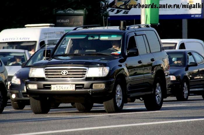 Черная мигалка на крыше автомобиля: нужно ли уступать в потоке такому авто Марки и модели,ПДД,полезные советы