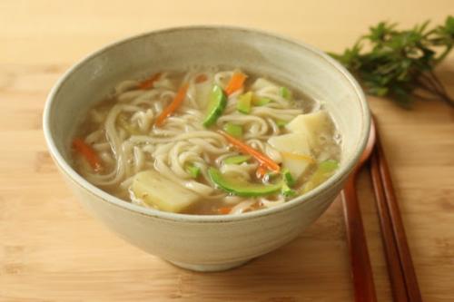 Куриный суп с лапшой - это блюдо, которое есть, наверное, в каждой культуре.