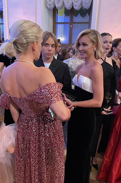 Юбилейный Бал дебютанток Tatler прошел в формате COVID-free, но без масок — и это никого не напугало Новости