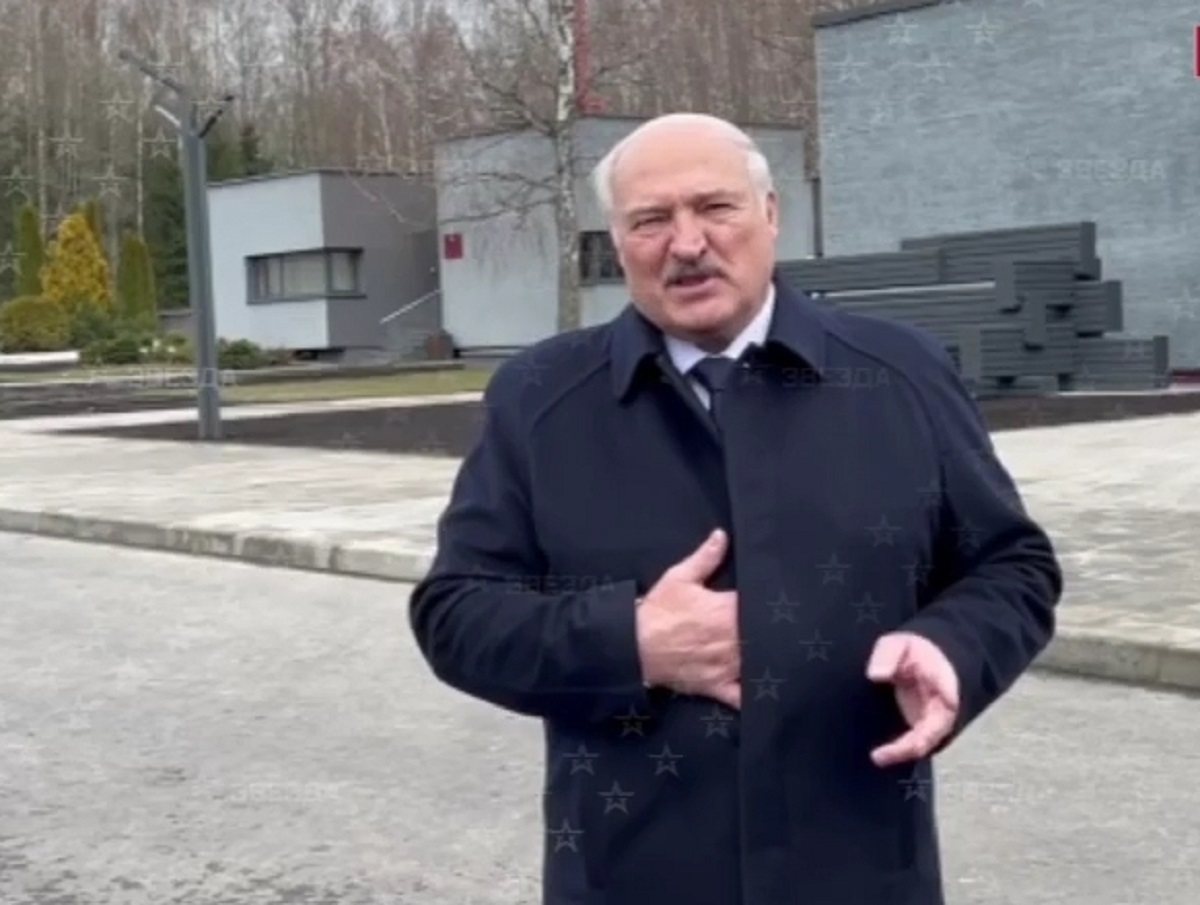 СМИ: Лукашенко срочно отправится в Москву из-за “проблем” с Путиным