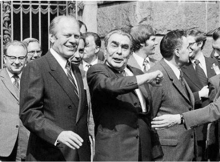 Как Брежнев пытался подружиться с советским народом