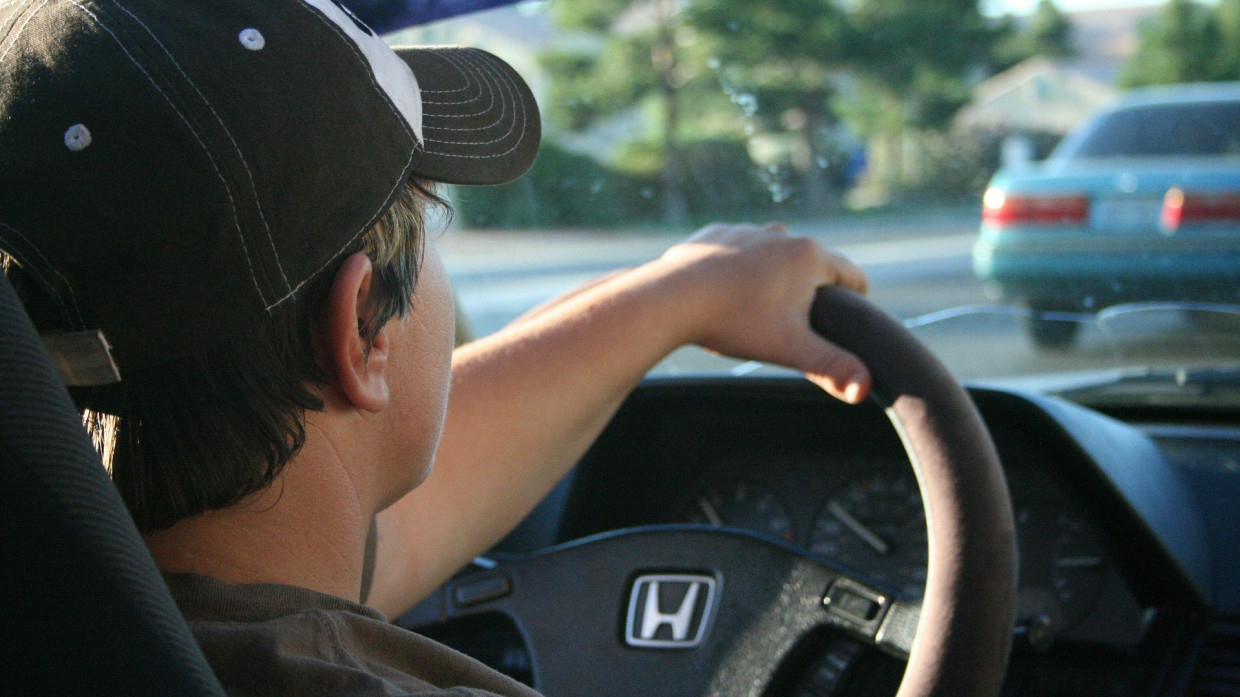 МВД России планирует выявлять водителей с телефонами за рулем по всей стране
