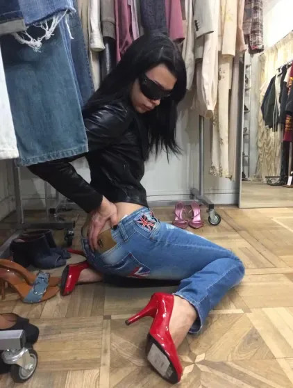 Падчерица Ивана Урганта снялась в белье, прикрывшись винтажной сумкой Chanel Кикнадзе, Эрика, Урганта, КикнадзеЭрика, Ургант, недавно, также, карьеру, Ивана, своей, сентябре, настоящее, Найнмайс, 9mice, музыкантом, романе, слухи, появились, модель, Sanchy