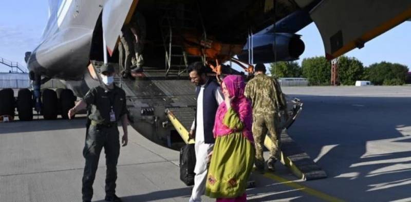 Последняя неделя эвакуации из Кабула: Украина успевает зарабатывать