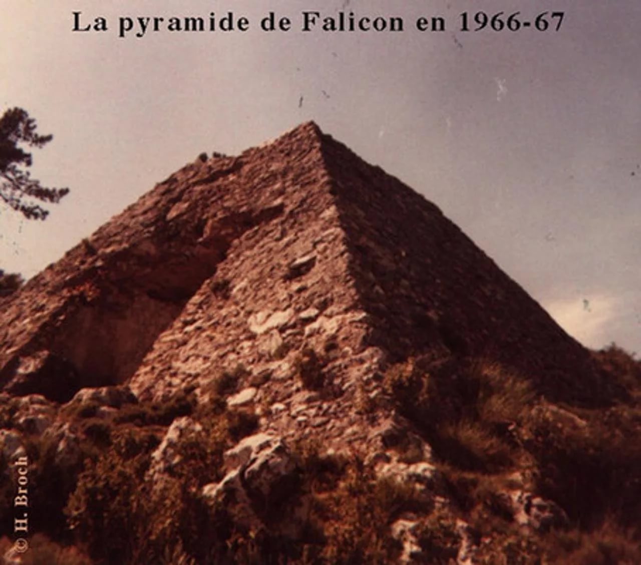 Пирамида Фаликон