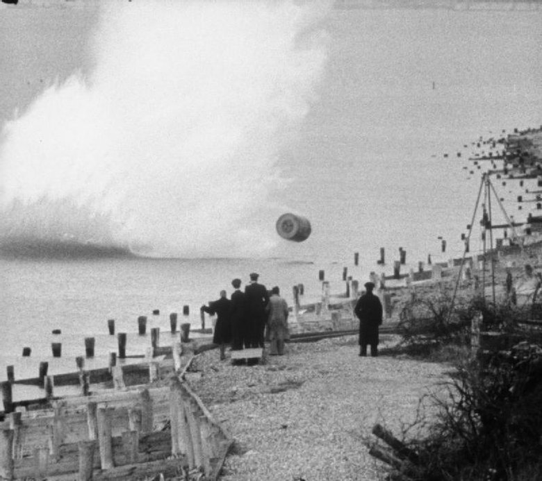 Как британцы изобрели «прыгающие бомбы», чтобы закончить Вторую мировую войну история